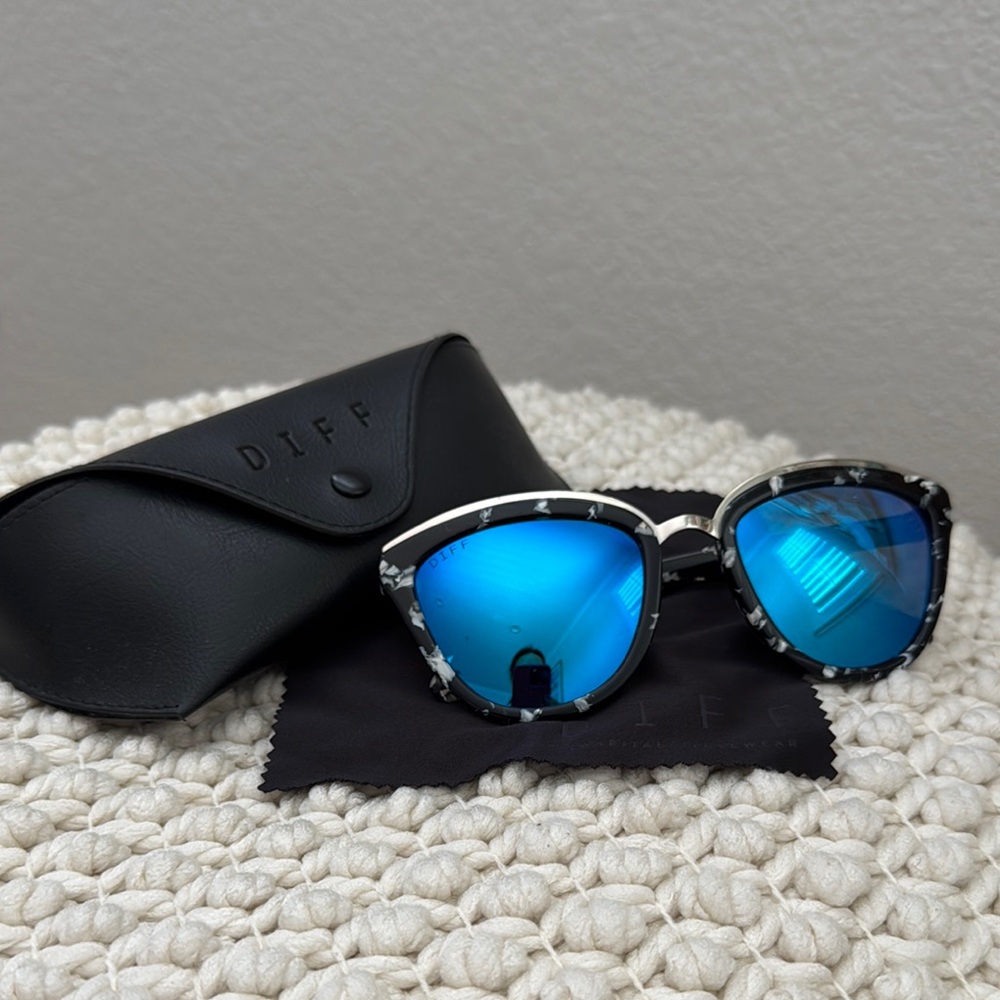 Diff Eyewear Blue and Black Sunglasses